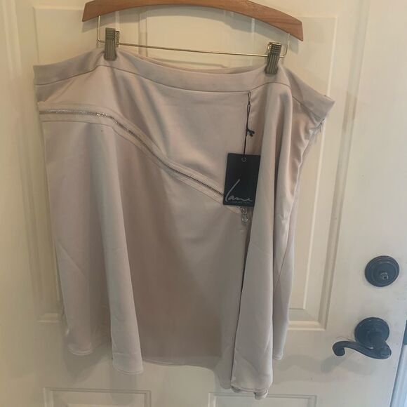 NWT Lane Collection Tan Skirt with Zipper Accent 22 - Picture 5 of 5